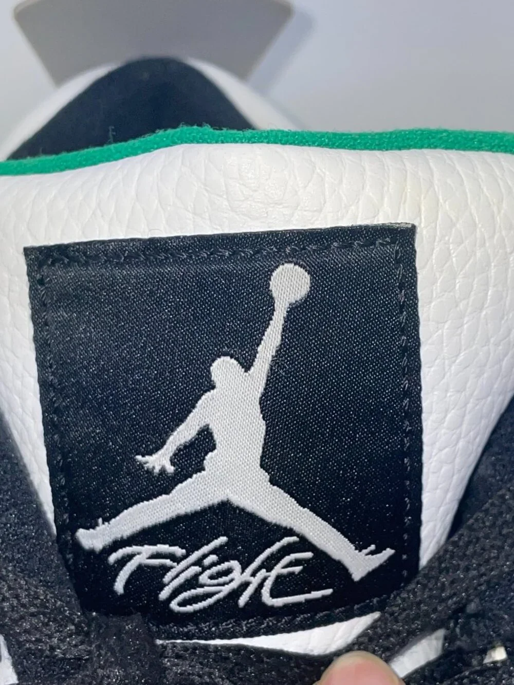 Rare Authentic Air Jordan 4 Retro Rasta (COMES WITH SHOE KEYCHAIN)!